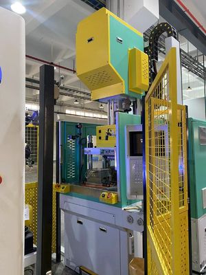 A máquina vertical híbrida da modelação por injeção 120 toneladas aplica-se às peças de precisão